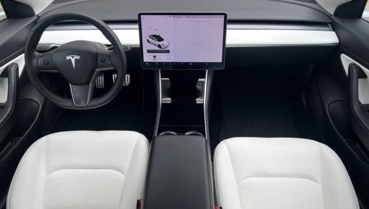 Interno Tesla Model 3