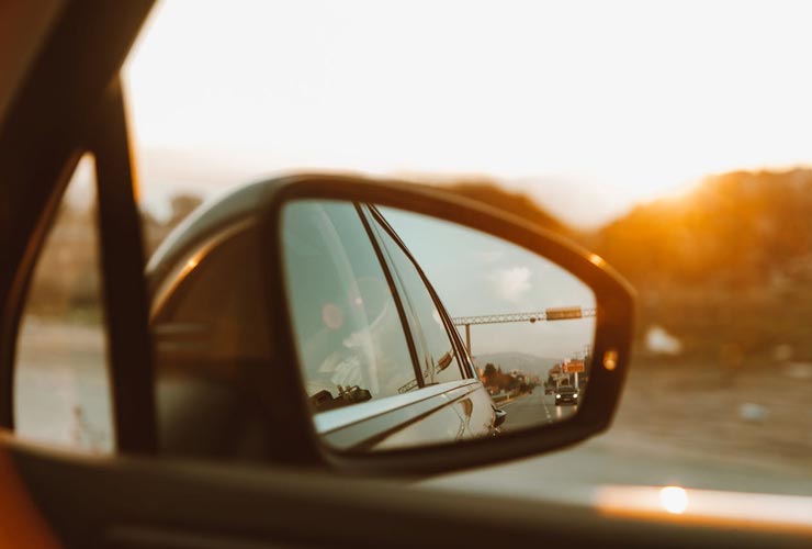 Interno-specchietto-auto-Foto-di-ROMAN-ODINTSOV-da-Pexels-MobilitàSostenibile
