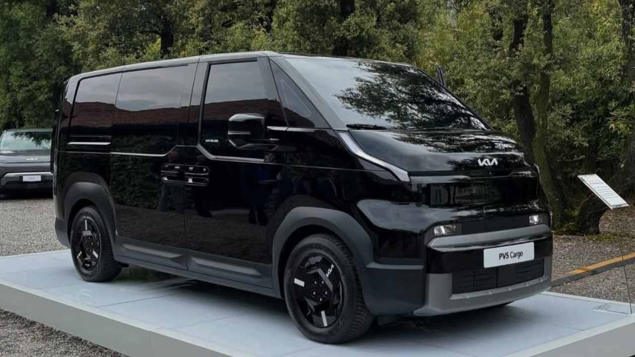 Kia PV5 Cargo in esposizione