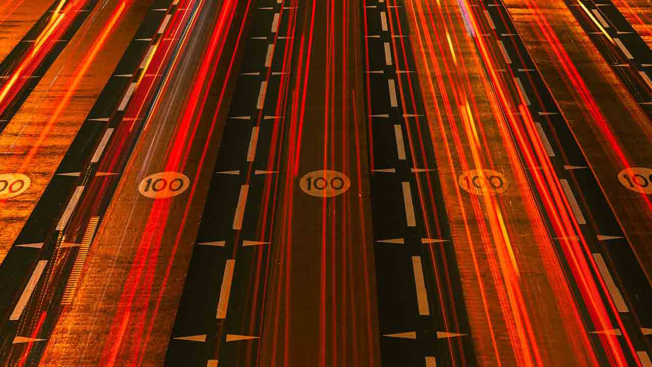 Limiti-di-velocità-Foto-di-Aleksandar-Pasaric-da-Pexels-MobilitàSostenibile