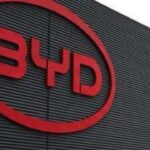 Logo BYD in fabbrica