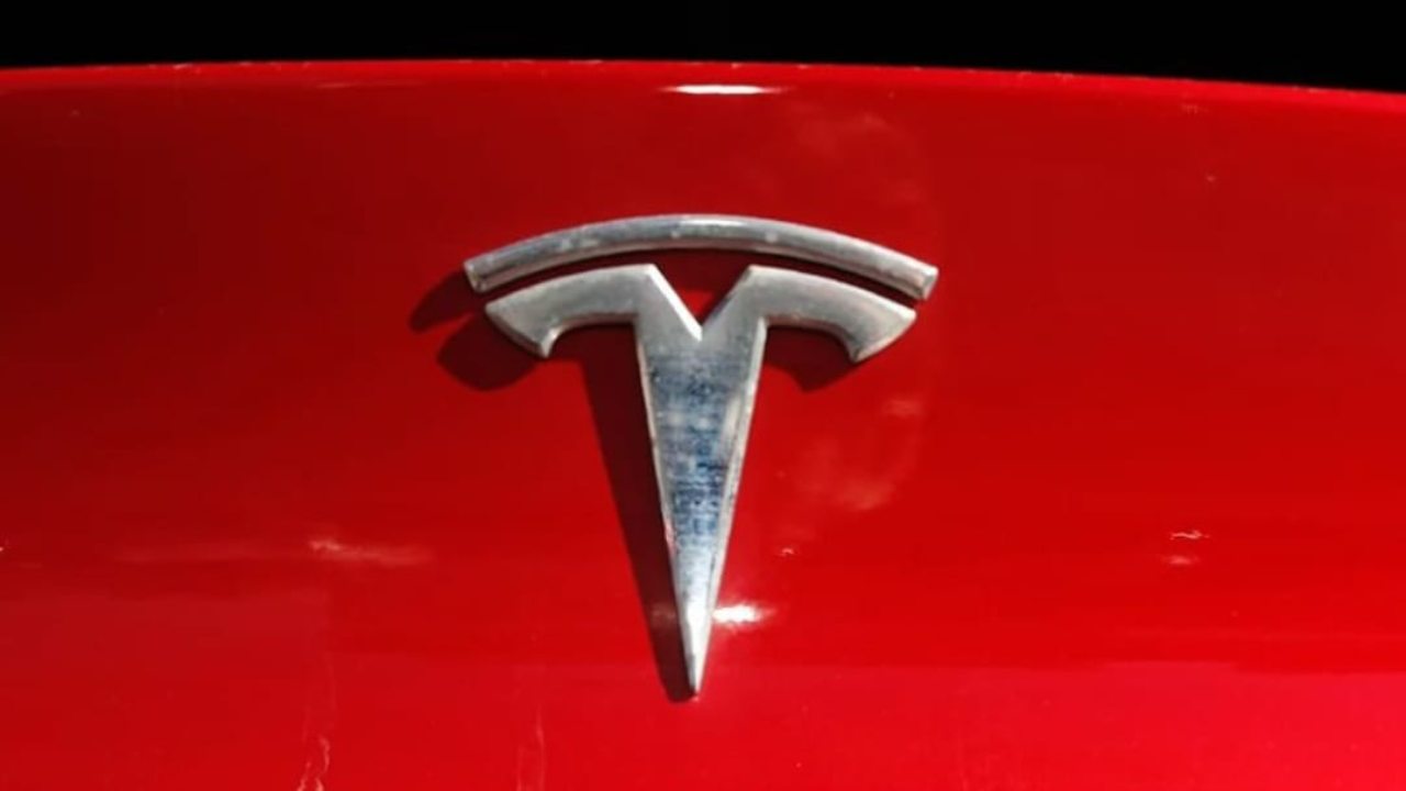 Logo Tesla