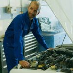 Meccanico-Foto-di-Artem-Podrez-da-Pexels-MobilitàSostenibile