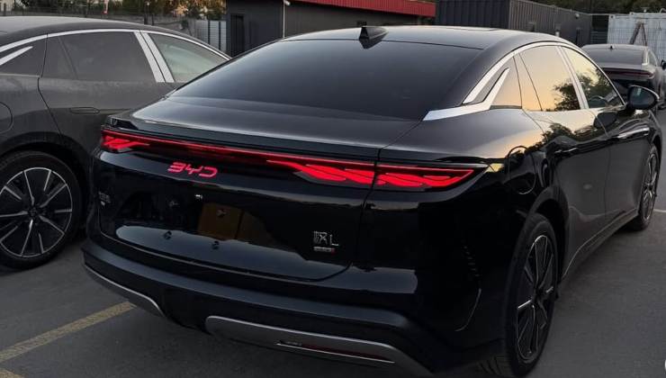 Modello BYD parcheggiato