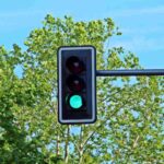 Semaforo verde veicoli carreggiata