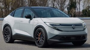 Nissan Leaf in strada