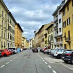 Parcheggio-strice-blu-Foto-di-Rangoni-Gianluca-da-Pexels-MobilitàSostenibile