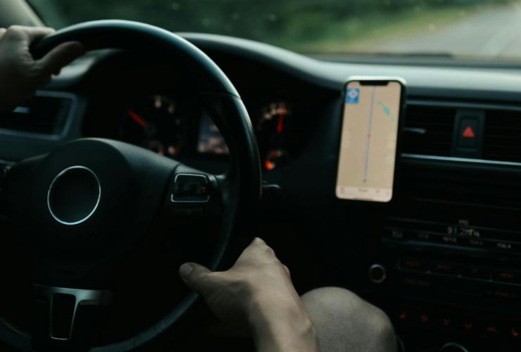 Persona-alla-guida-Foto-di-Maksim-Goncharenok-da-Pexels-MobilitàSostenibile