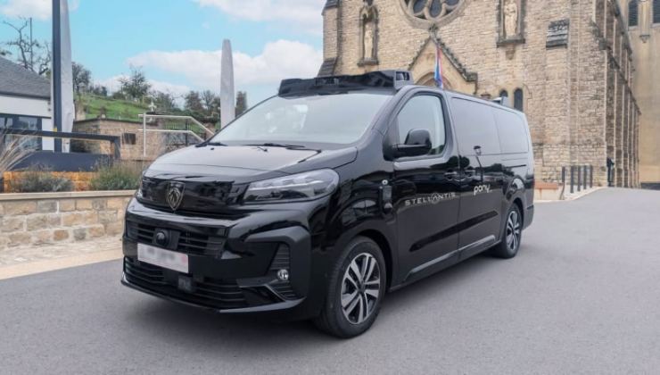 Robotaxi Peugeot e-Traveller
