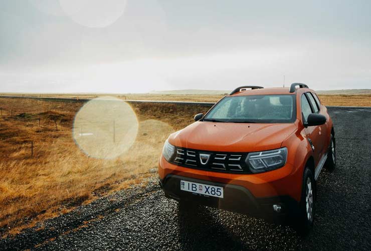 SUV-Dacia-Foto-di-Matheus-Bertelli-da-Pexels-MobilitàSostenibile