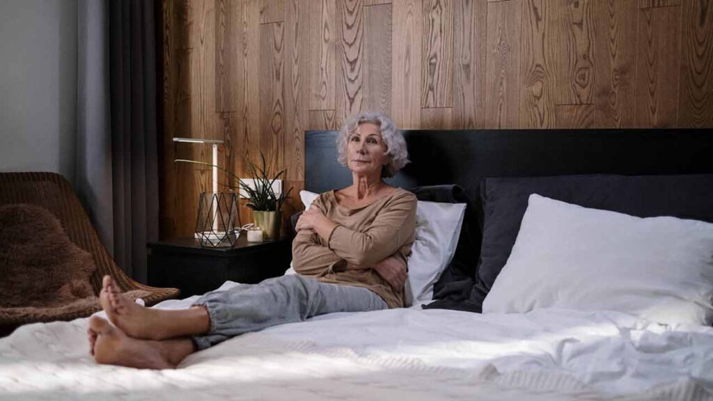 Signora-anziana-Foto-di-Ron-Lach-da-Pexels-MobilitàSostenibile