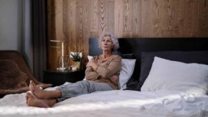 Signora-anziana-Foto-di-Ron-Lach-da-Pexels-MobilitàSostenibile