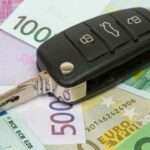 Soldi e chiavi auto