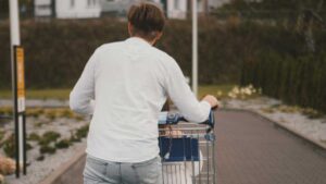 Spesa-Foto-di-Roxy-Svydovetska-da-Pexels-MobilitàSostenibile.it