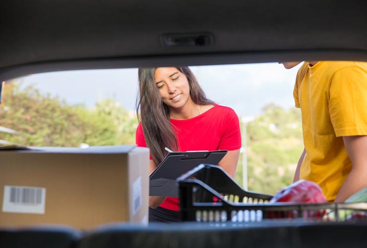 Spesa-nel-bagagliaio-Foto-di-Kampus-Production-da-Pexels-MobilitàSostenibile.it