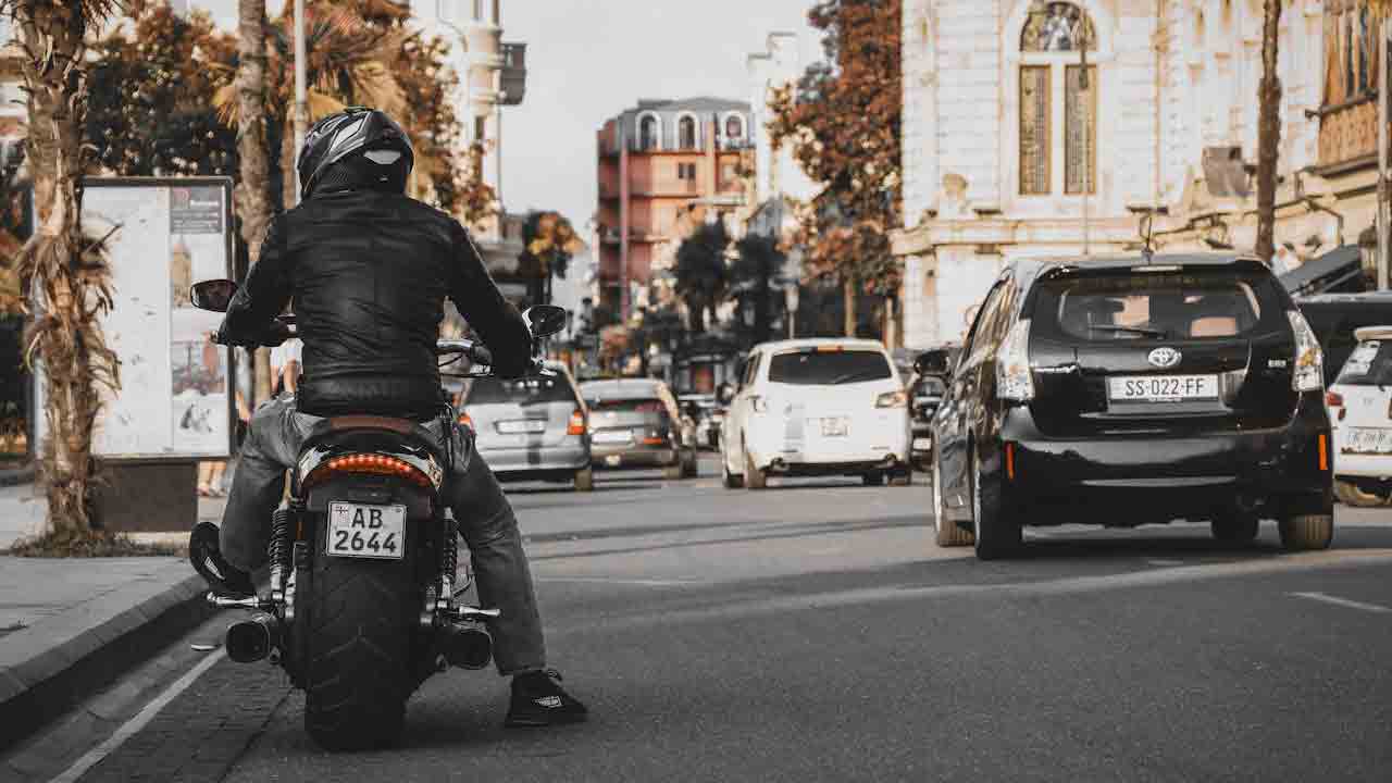 Targhe-Foto-di-Tavarruk-da-Pexels-MobilitàSostenibile.it