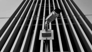 Telecamera-in-strada-Foto-di-Possessed-Photography-da-Pexels-MobilitàSostenibile