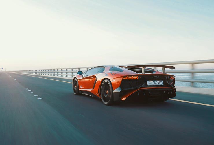 Velocità-in-auto-Foto-di-Abdulwahab-Alawadhi-da-Pexels-MobilitàSostenibile