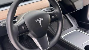 Volante Tesla