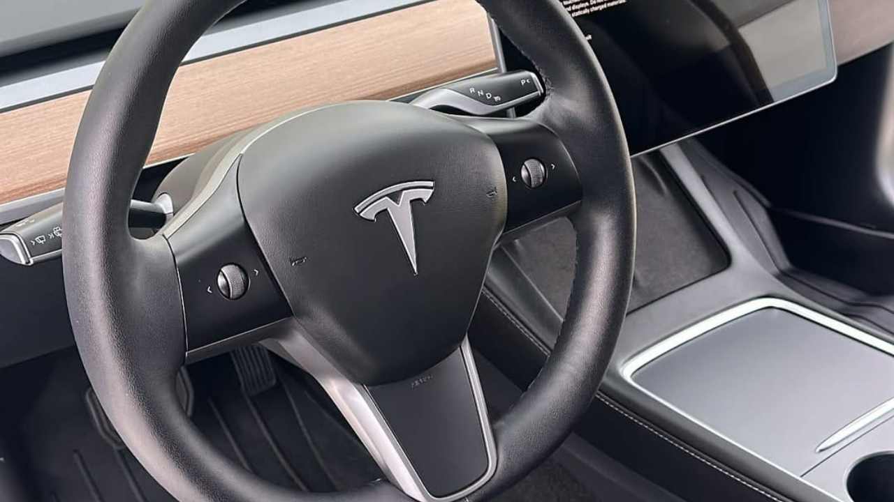 Volante Tesla