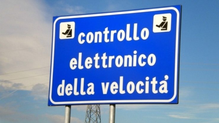 Cartello autovelox "controllo elettronico della velocità"
