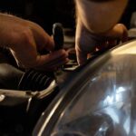 Controllo-auto-meccanico-Foto-di-SinayKata-da-Pixabay-MobilitàSostenibile