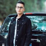 Giovane-ragazzo-auto-Foto-di-Atef-Khaled-da-Pexels-MobilitàSostenibile.it