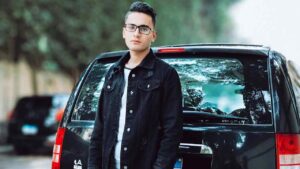 Giovane-ragazzo-auto-Foto-di-Atef-Khaled-da-Pexels-MobilitàSostenibile.it