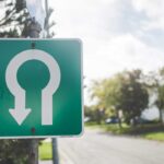 Inversione-a-U-Foto-di-Stephen-Andrews-da-Pexels-MobilitàSostenibile.it