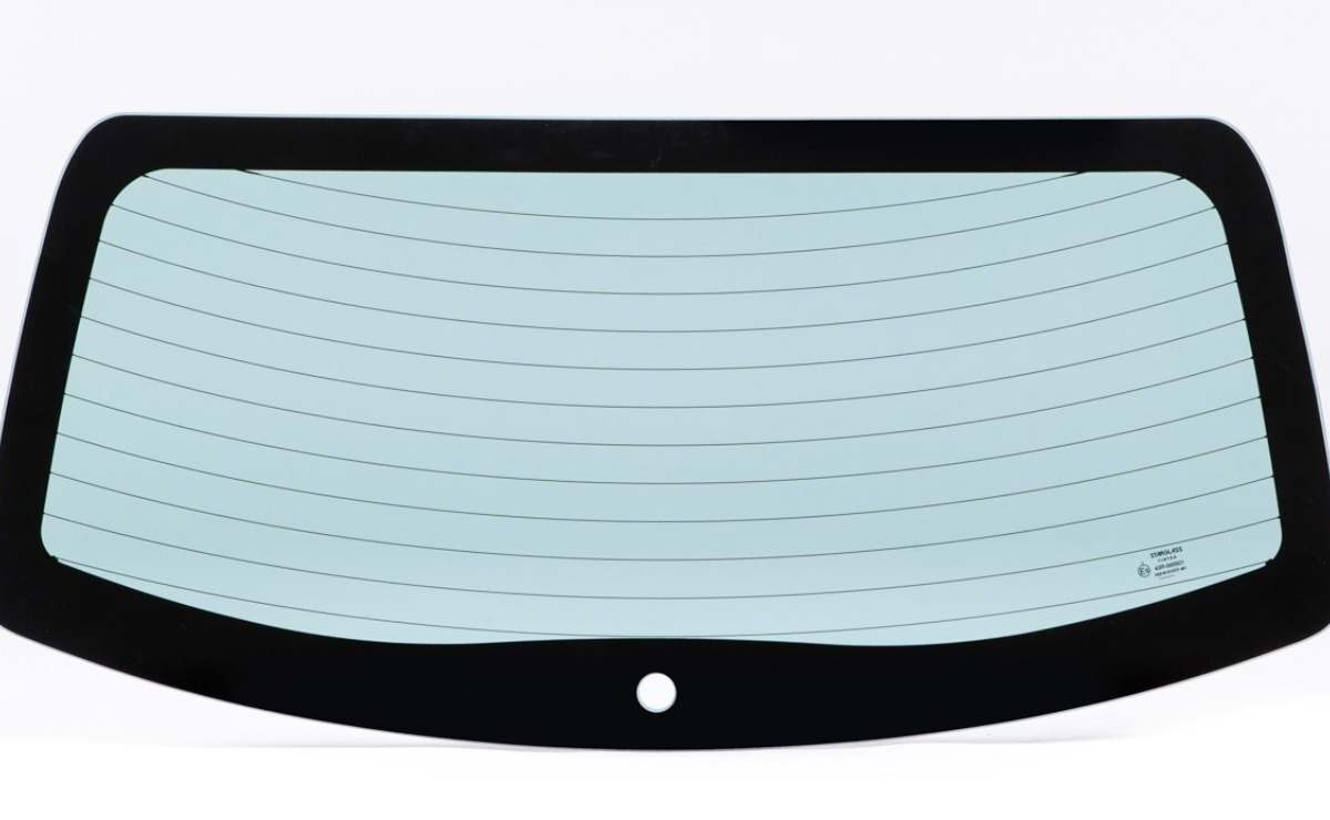 Svelato un segreto durato 50 anni: che funzione hanno le righe sul lunotto posteriore | più utili di quello che pensi