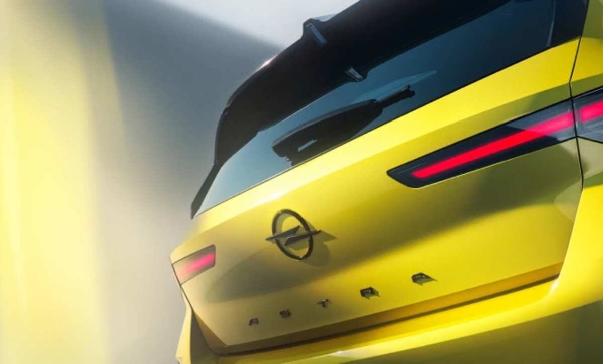 La nuova Opel Astra è un pugno nello stomaco | Rivoluzione totale rispetto ai modelli precedenti