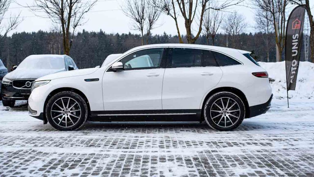 Pneumatici-invernali-Foto-di-Ivan-Kazlouski-da-Pexels-MobilitàSostenibile.it