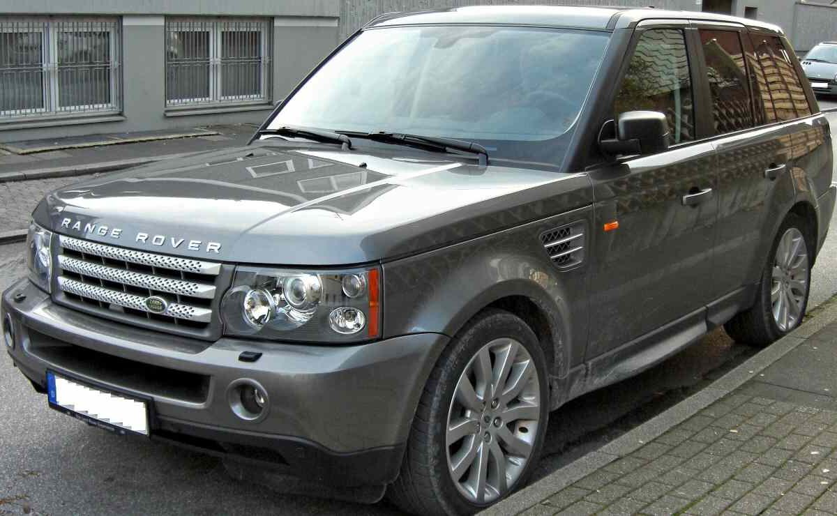 La Range Rover di George Michael venduta a sorpresa | Prezzo bassissimo all’asta: ora potrebbe rivalutarsi