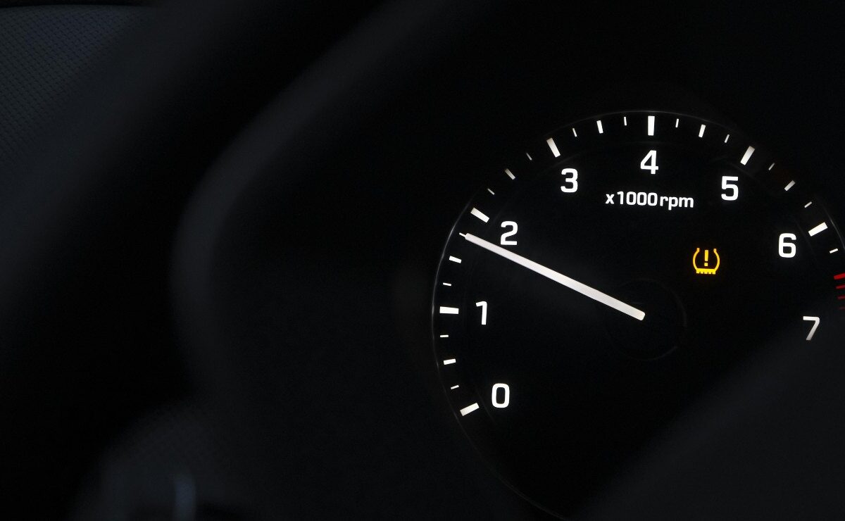 Spia motore accesa: che guaio | La spegni in tre mosse immediate prima che arrivi il conto salato