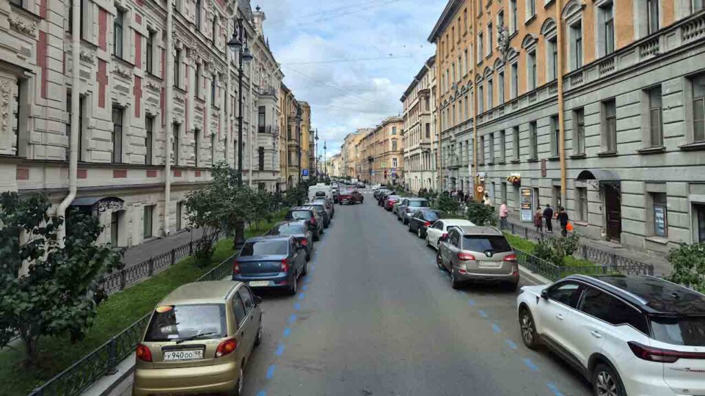 Targhe-auto-Foto-di-Яна-Гал-da-Pexels-MobilitàSostenibile.it