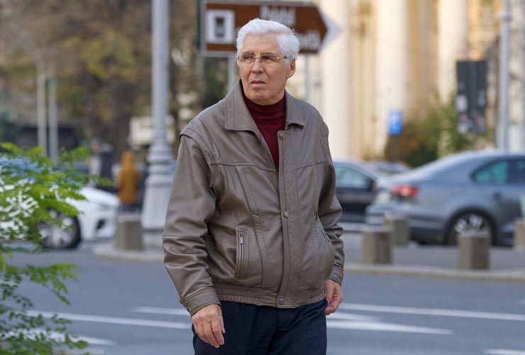 Uomo-anziano-Foto-di-Mircea-Iancu-da-Pixabay-MobilitàSostenibile