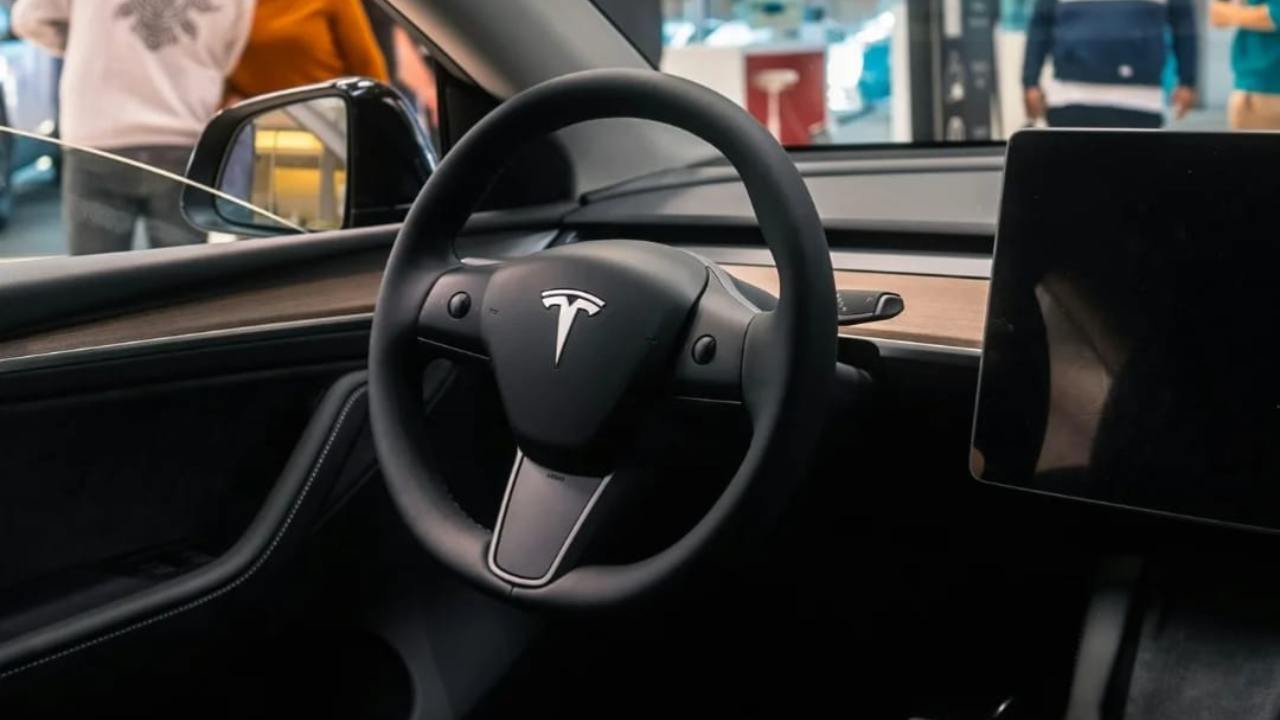 Volante Tesla