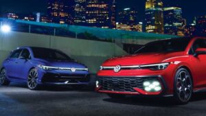 Volkswagen Golf in strada