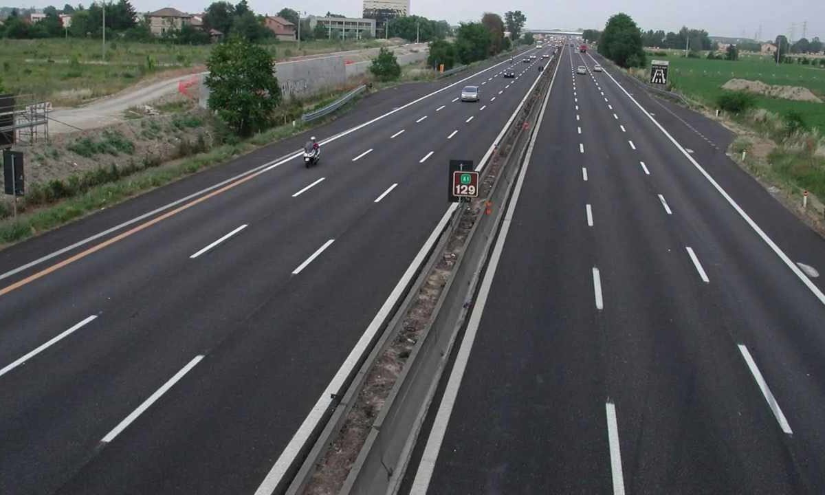 Perchè frenare in autostrada è altamente sconsigliato per il tuo portafogli? | I costi nascosti che ti mangiano i risparmi