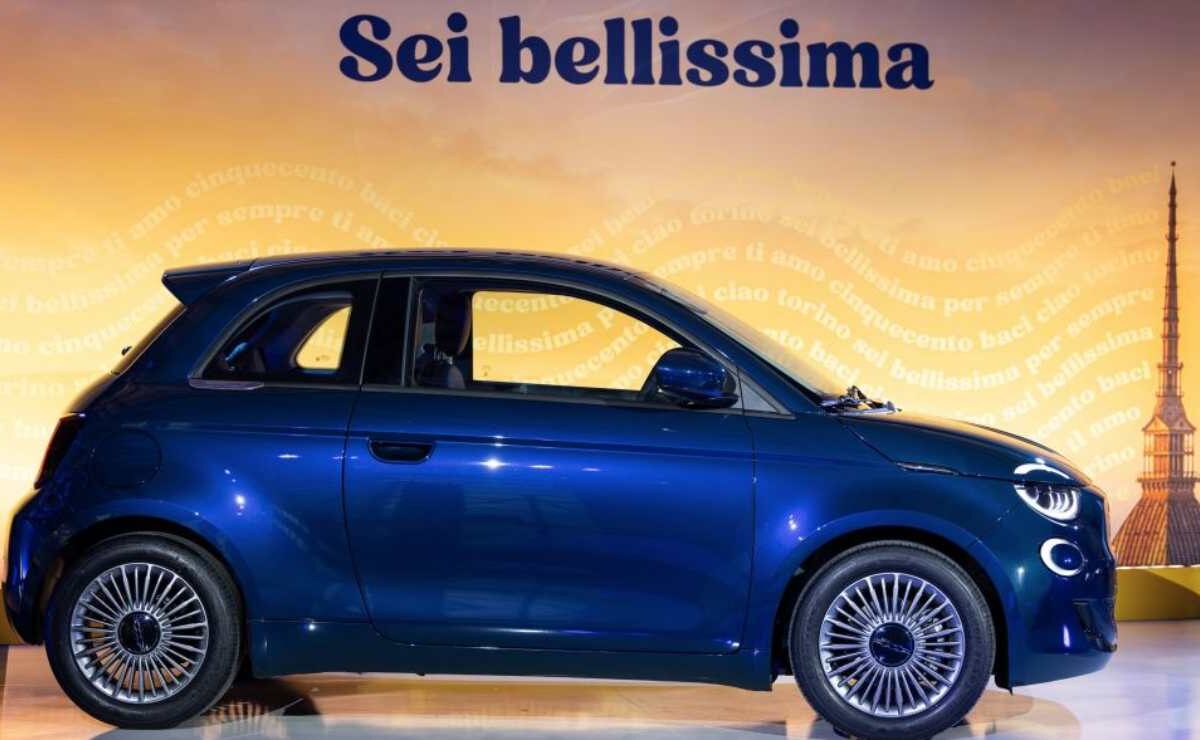 Stellantis l’ha fatto ancora: RIVOLUZIONATA la Fiat 500 | Ecco l’ibrida a soli 16.950 euro