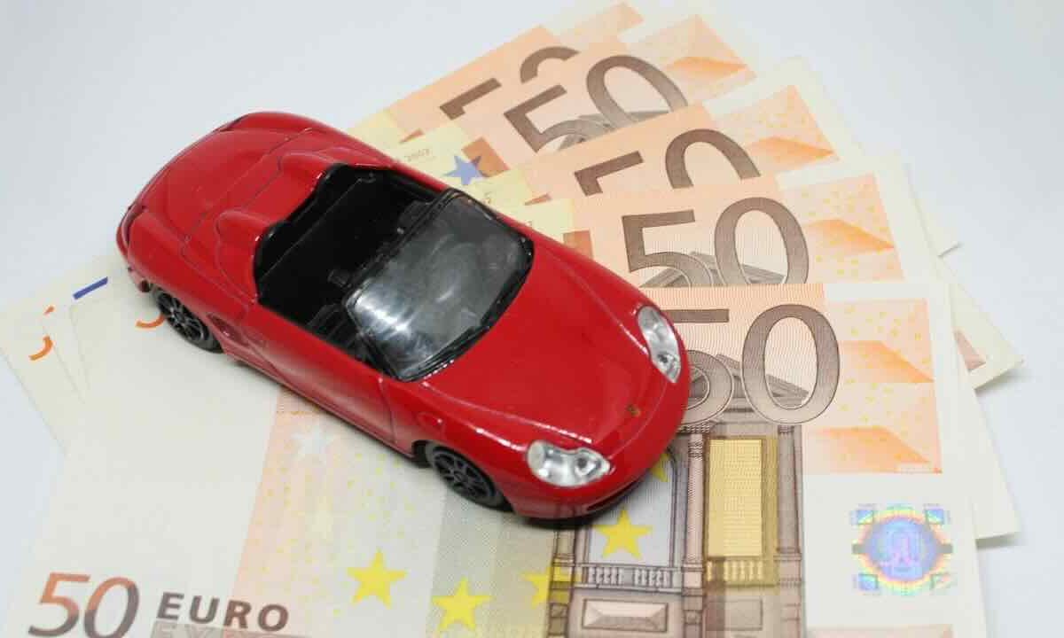 Assicurazione auto (pixabay)