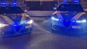 Polizia con lampeggianti accesi (instagram)
